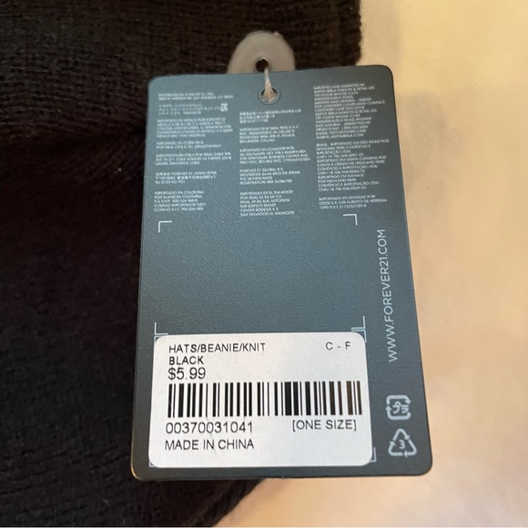 Black beanie - Picture 2 of 3